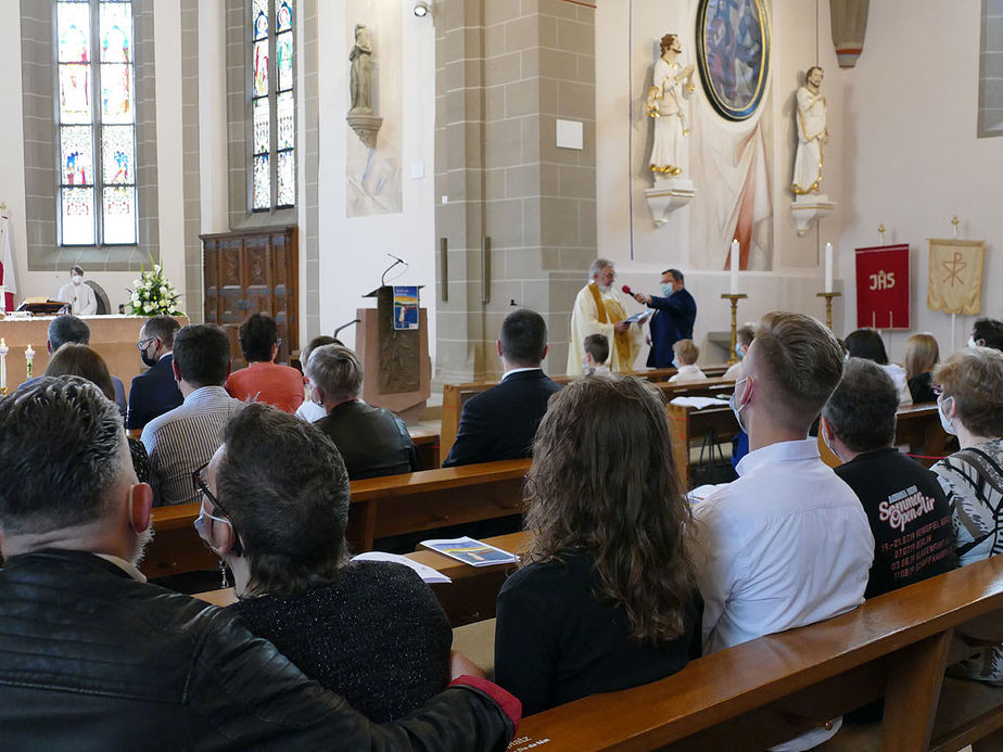 Feier der 1. Heiligen Kommunion in Sankt Crescentius (Foto: Karl-Franz Thiede)